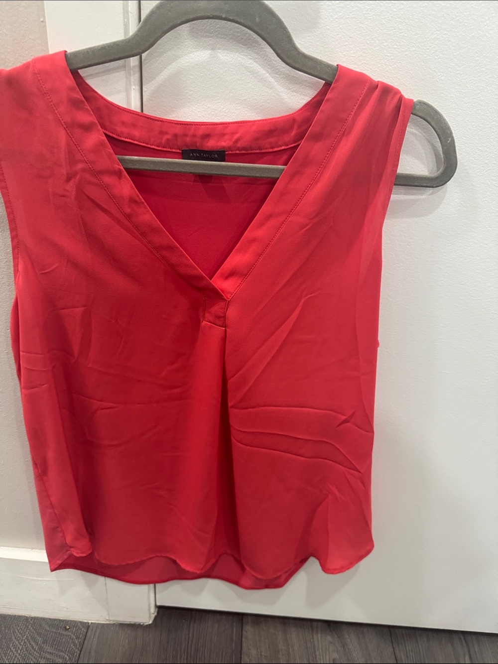 Ann Taylor Coral V-Neck Sleeveless Mixed Media Top